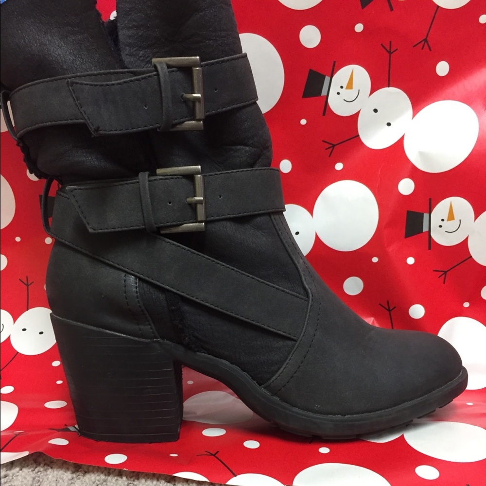 REPORT black boots